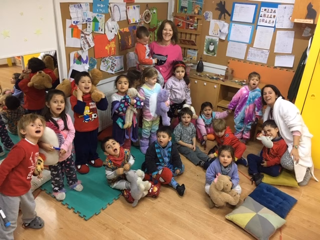 ¿Qué hacer en una pijamada en la escuela?