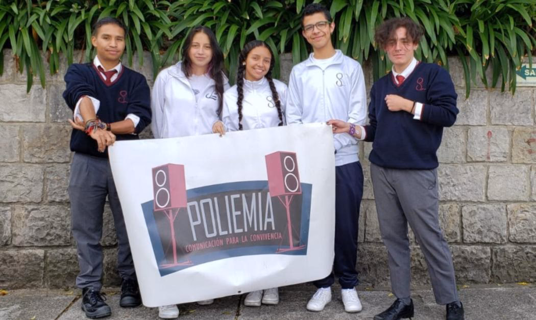 ¿Cómo se llama el rector del colegio Policarpa Salavarrieta?