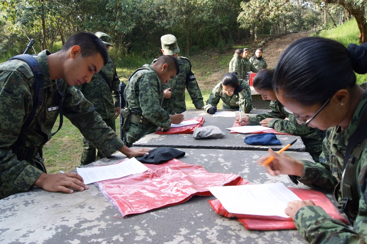 ¿Cuál es la rutina de la escuela militar?