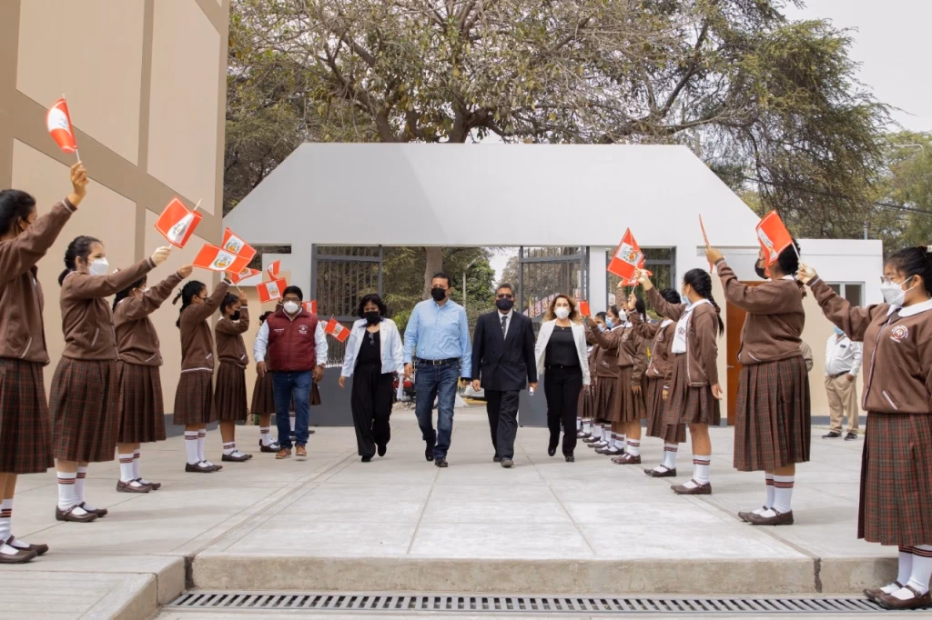¿Cómo se llama el colegio Sofía de Chiclayo?