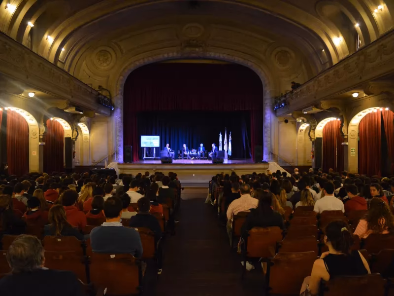 ¿Qué es teatro estudiantil?