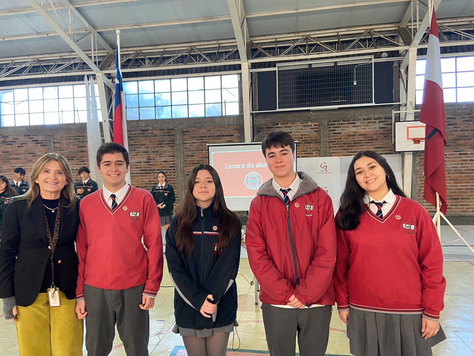 ¿Quién es la directora del Colegio Alborada Linares?