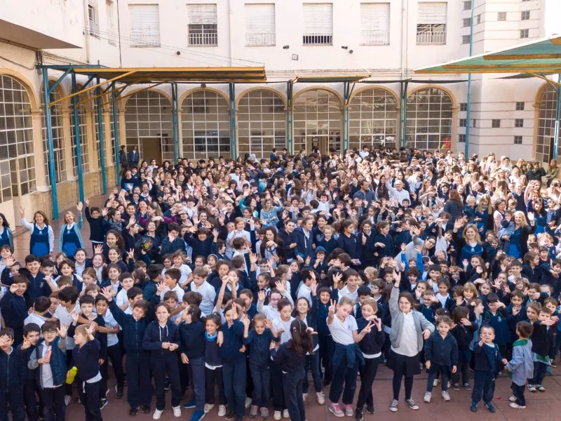 ¿Cuánto cuesta el uniforme de la Salle?