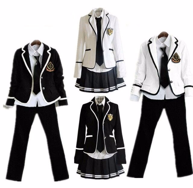 ¿Quién creó los uniformes escolares?