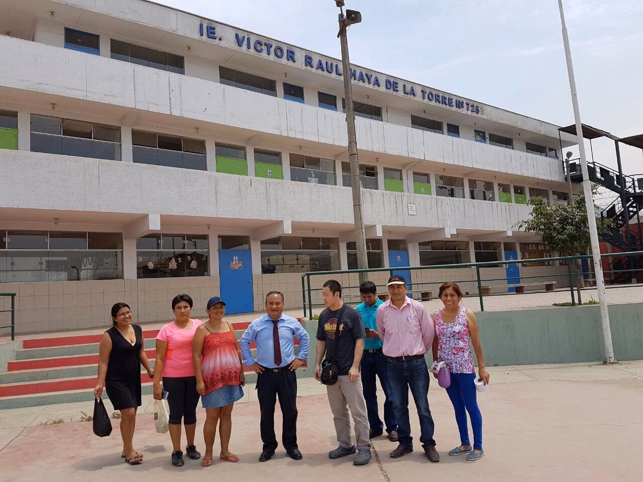 ¿Cuántos años tiene el colegio Víctor Raúl Haya de la Torre?